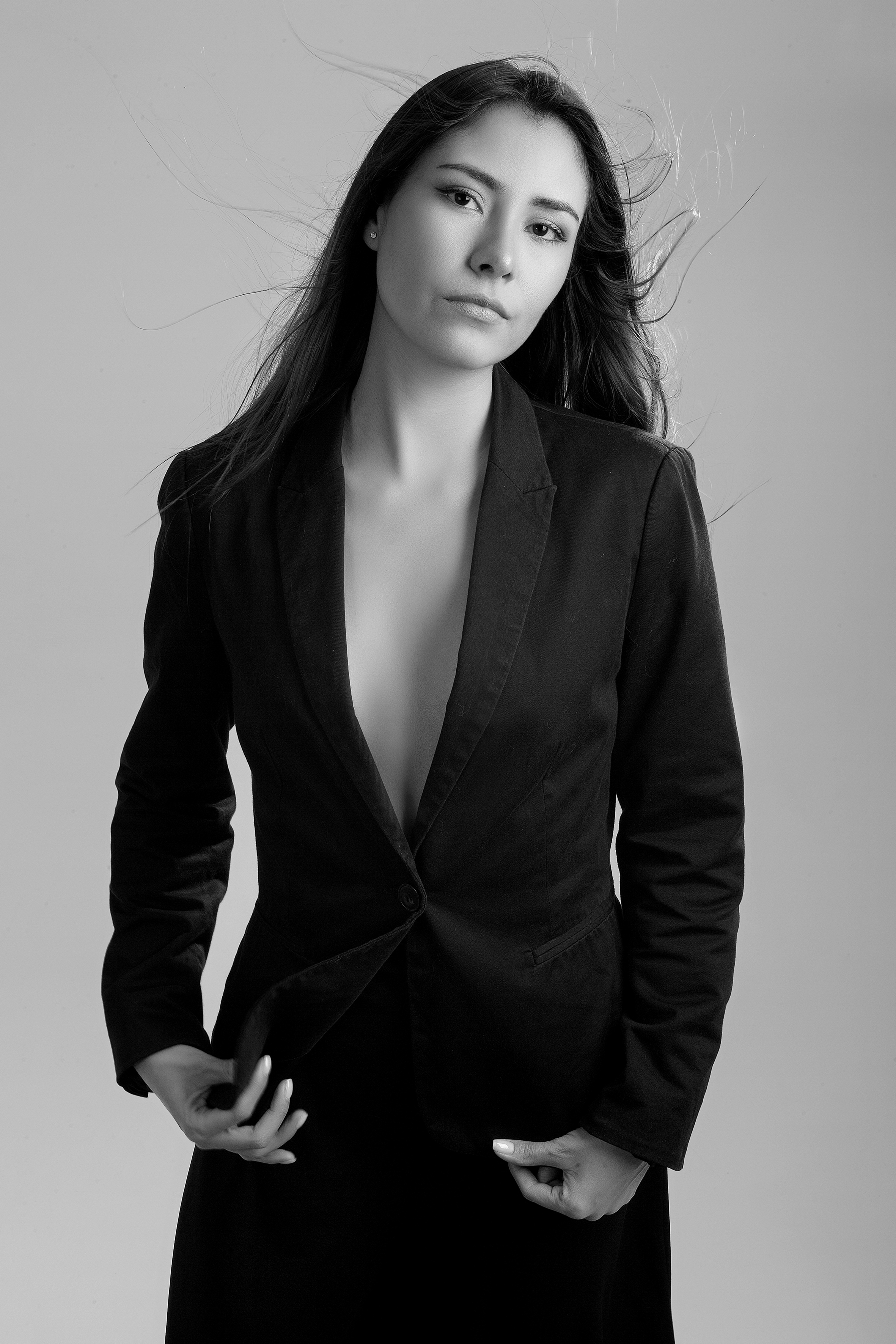 Lu, consultora de imagen en Miami, retrato editorial en blanco y negro